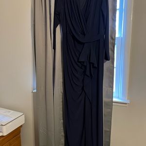 Beautiful navy dress long sleeves true to size!